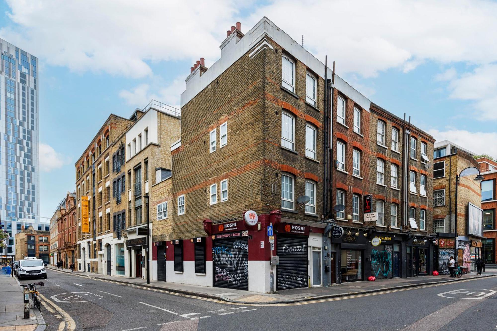 City Vibes Near Spitalfields Market Londra